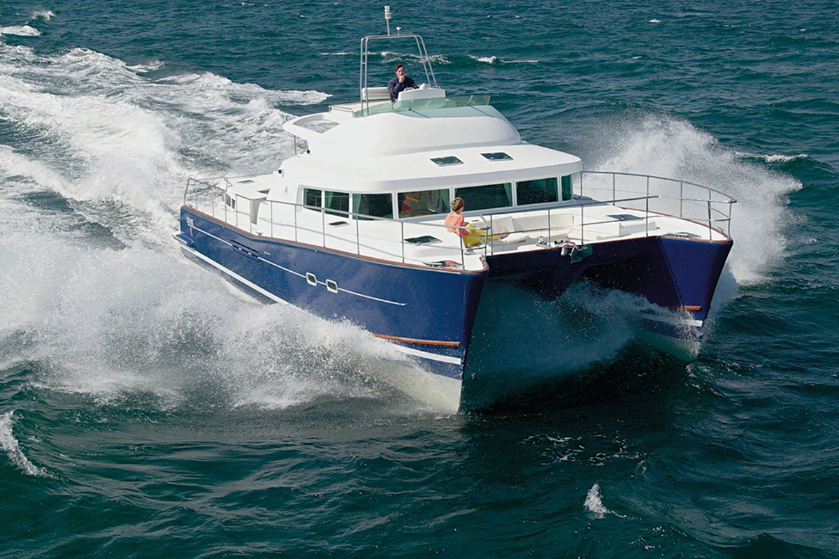 Catamarano-–-LAGOON-POWER-43-FLY---salento-sunshine-porto-cesareo-gallipoli